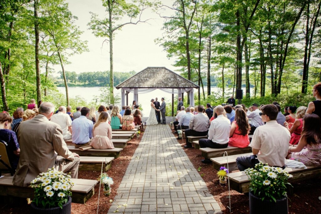 Crystal Lake Golf Club wedding ceremony on the water
